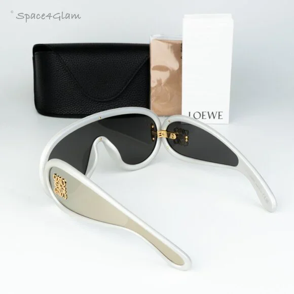 Loewe LW40108I 24C Shield Sunglasses – Light Grey Gold\\Grey Gold Mirror Loewe LW40108I 24C Sunglasses Light Grey/Gold Shield Frame  main image 3